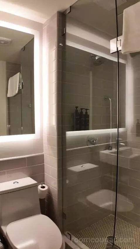King Room with City View (#404) bathroom picture #6