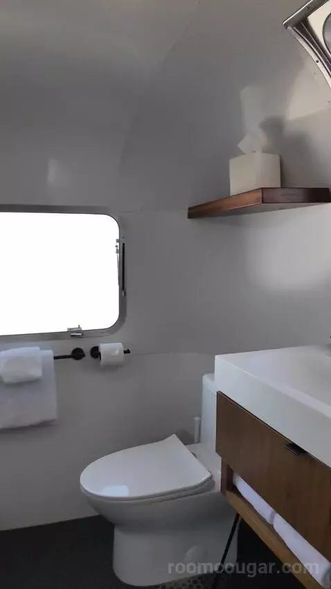 Airstream Suite (#149) bathroom picture #2