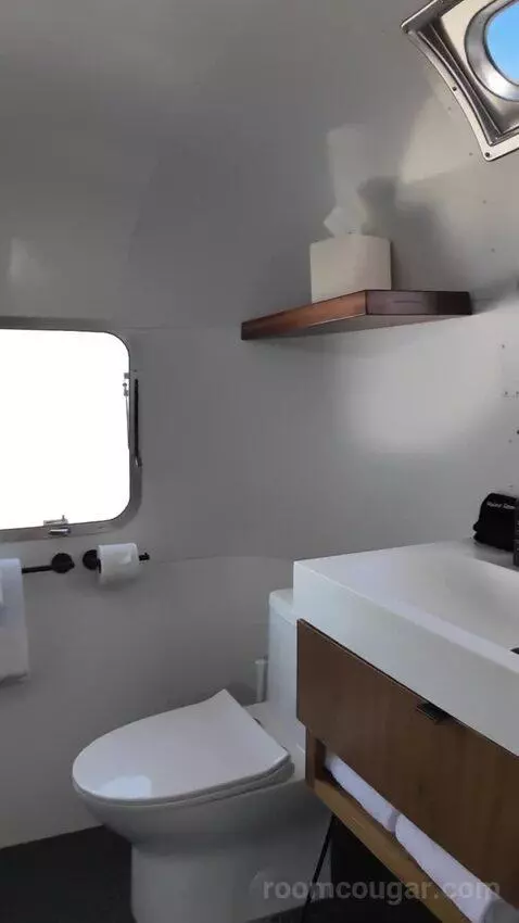 Airstream Suite (#149) bathroom picture #3