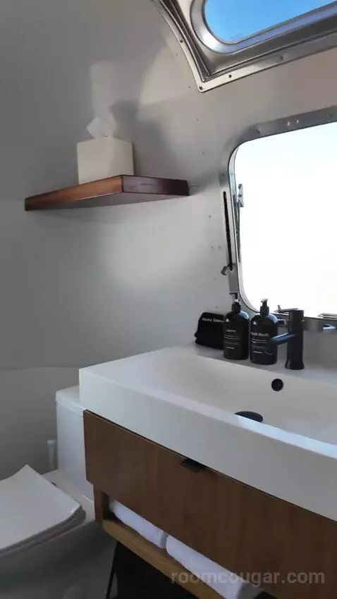Airstream Suite (#149) bathroom picture #6