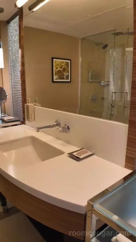 Deluxe King Room with Ocean View (#1610) bathroom picture #4