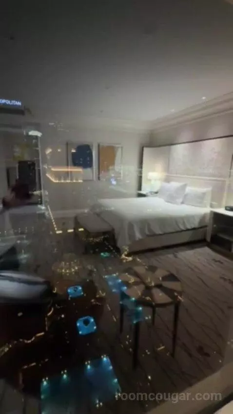 Remodeled Penthouse Suite (#30058) bed picture #2