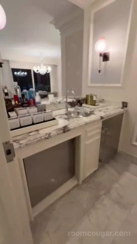 Remodeled Penthouse Suite (#30058) picture #5
