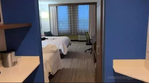 Queen Room with Two Queen Beds (#319) bed picture #1