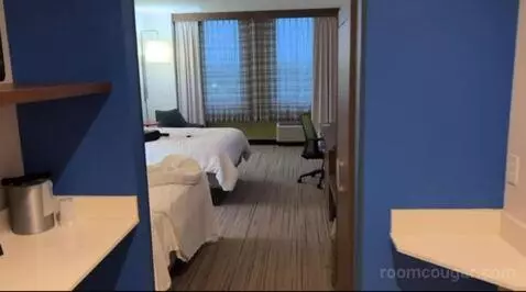 Queen Room with Two Queen Beds (#319) bed picture #2
