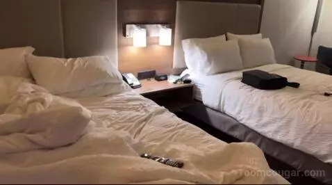 Queen Room with Two Queen Beds (#319) bed picture #4