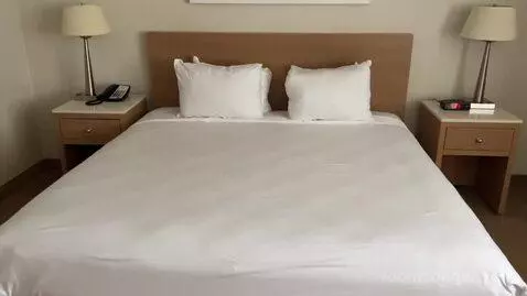 North Classic Room 1 King (#942) bed picture #3