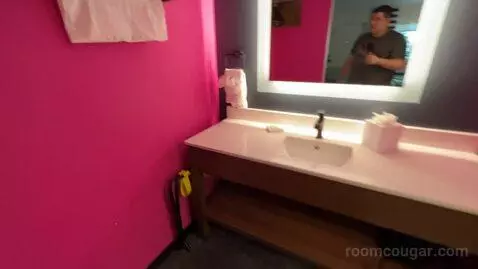 King Room (#259) bathroom picture #1