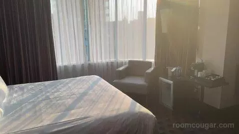 Corner King Room (#1041) bed picture #3