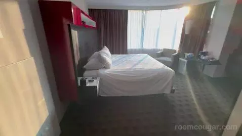 Corner King Room (#1041) bed picture #7