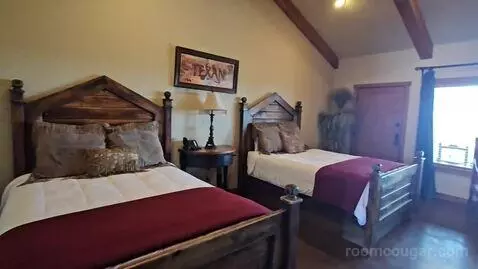#11 Fort Belknap - Cabin Suite with Two Queen Beds (#11) bed picture #4