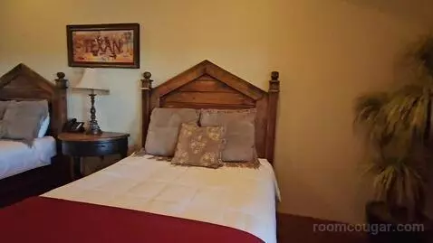 #11 Fort Belknap - Cabin Suite with Two Queen Beds (#11) bed picture #5