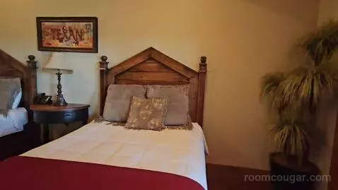#11 Fort Belknap - Cabin Suite with Two Queen Beds (#11) bed picture #6