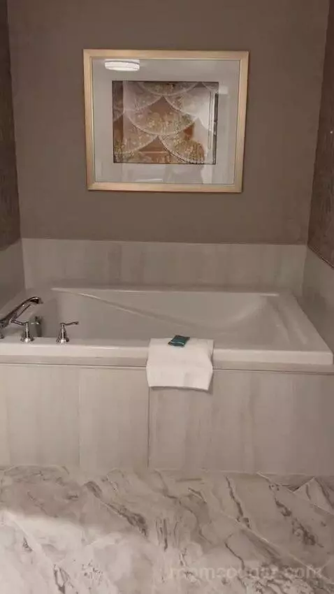 Calais Suite bathroom picture #7