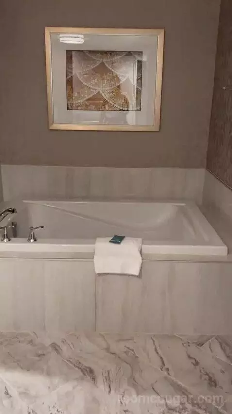 Calais Suite bathroom picture #8