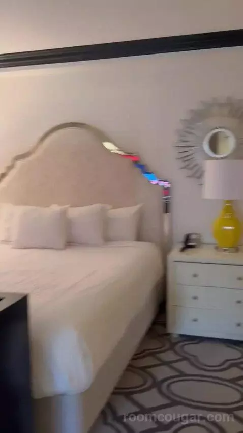 Calais Suite bed picture #5