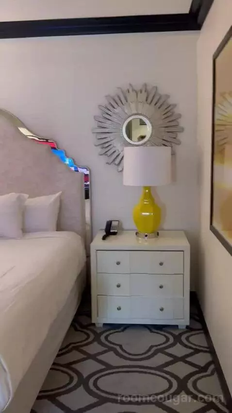 Calais Suite bed picture #9