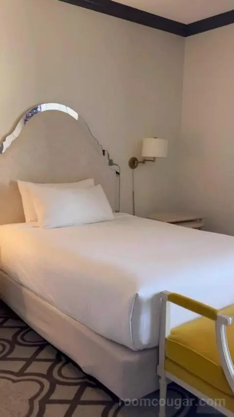 Imperial Suite bed picture #3