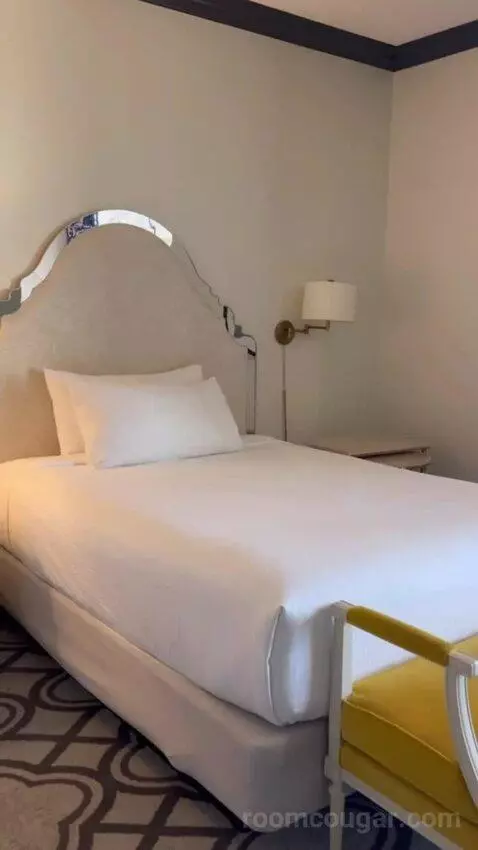 Imperial Suite bed picture #4