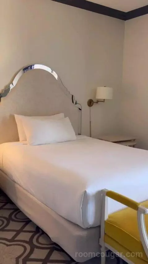 Imperial Suite bed picture #5