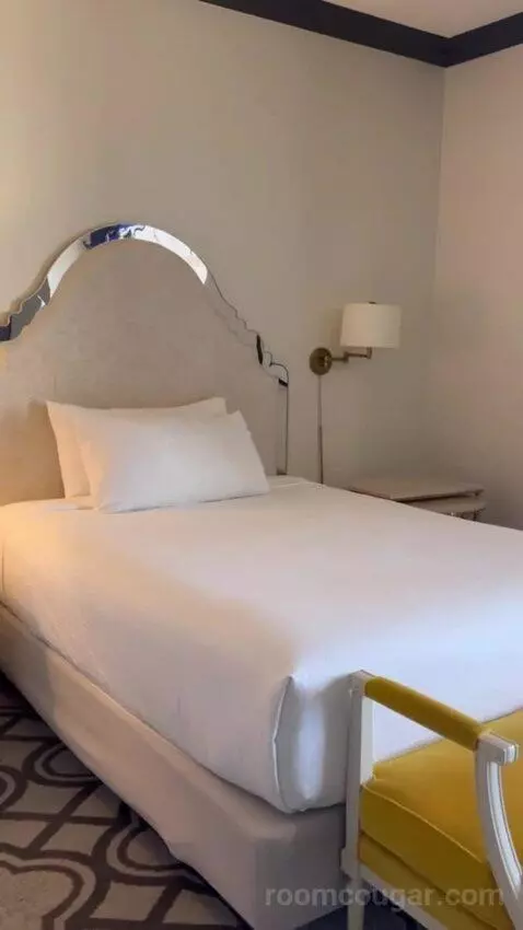 Imperial Suite bed picture #6