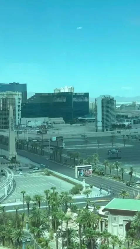 Resort Two Queen Strip View view picture #4