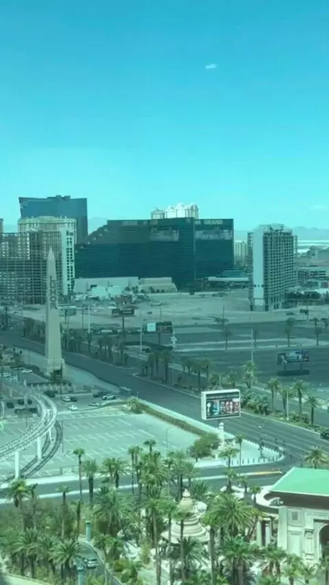Resort Two Queen Strip View view picture #5