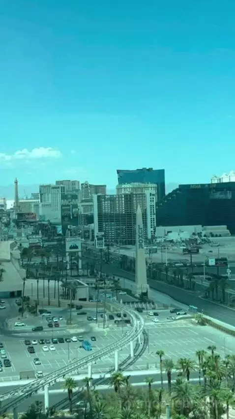 Resort Two Queen Strip View view picture #9