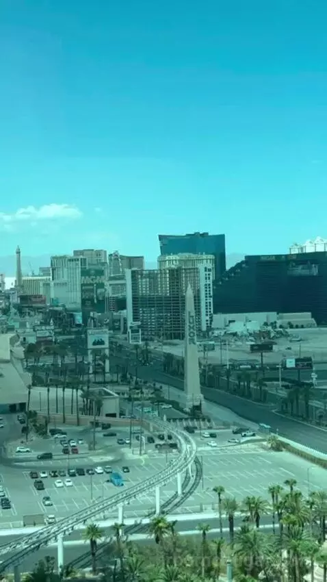 Resort Two Queen Strip View view picture #10