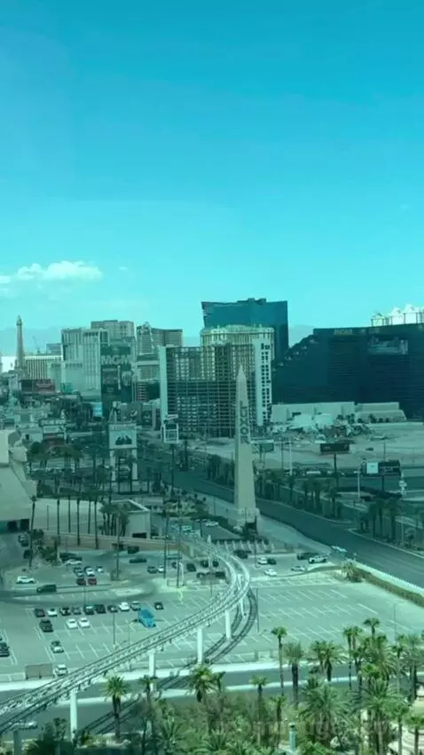 Resort Two Queen Strip View view picture #12