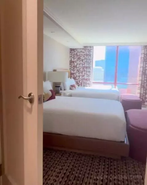 One-Bedroom Suite with Two Queen Beds - High Floor bed picture #6