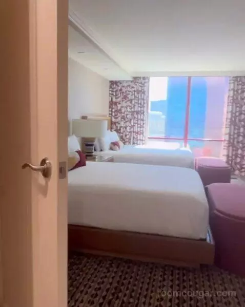 One-Bedroom Suite with Two Queen Beds - High Floor bed picture #7