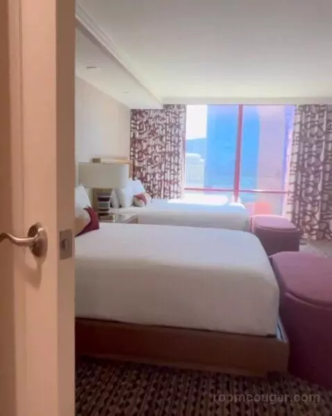 One-Bedroom Suite with Two Queen Beds - High Floor bed picture #9