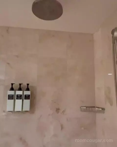 One-Bedroom Suite with Two Queen Beds - High Floor bathroom picture #7