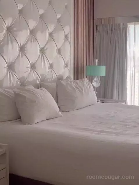 Cosmopolitan Suite, 1 King, High Roller View bed picture #1