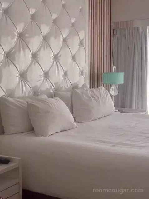 Cosmopolitan Suite, 1 King, High Roller View bed picture #6