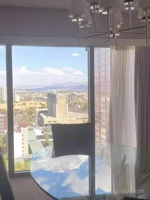 Cosmopolitan Suite, 1 King, High Roller View view picture #1