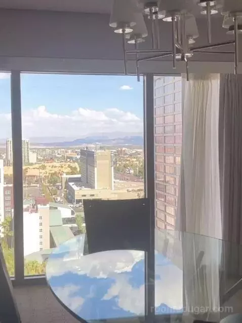 Cosmopolitan Suite, 1 King, High Roller View view picture #2