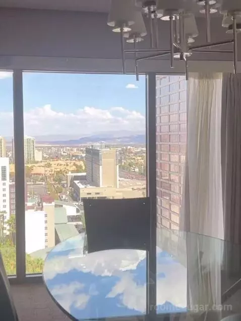 Cosmopolitan Suite, 1 King, High Roller View picture #7