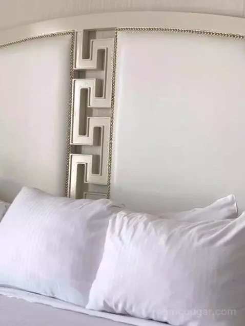 Bordeaux Charlemagne Suite King (3272P) bed picture #3