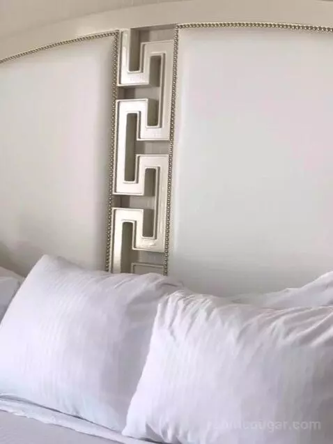 Bordeaux Charlemagne Suite King (3272P) bed picture #6