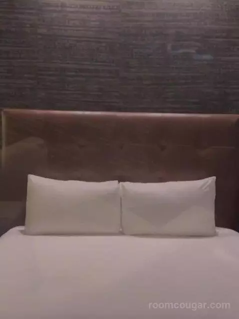Tower One Bedroom Suite bed picture #2