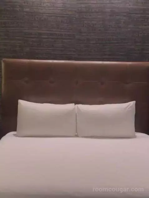 Tower One Bedroom Suite bed picture #4
