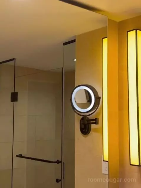 Nobu Premium King Panoramic View bathroom picture #8