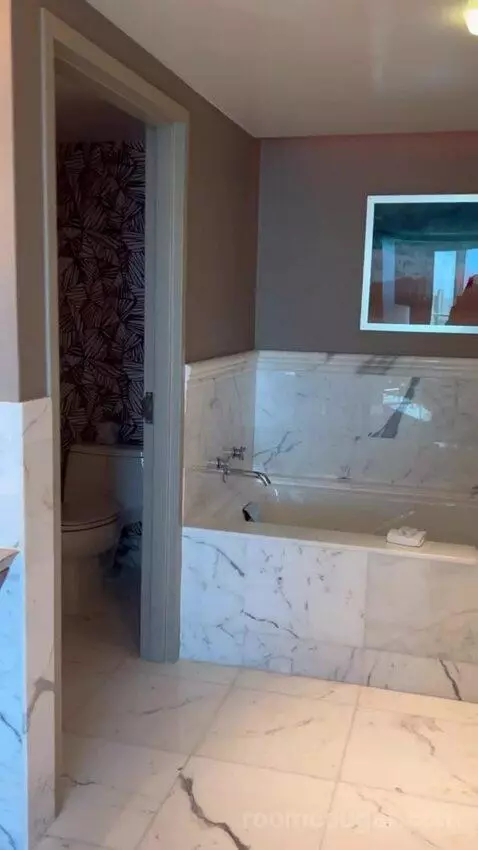 Fiore King Suite (#1954) bathroom picture #5