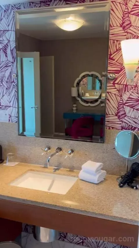 Fiore King Suite (#1954) bathroom picture #11
