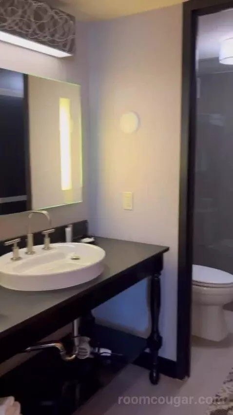 North Tower 2 Bedroom Suite (#1507) bathroom picture #2