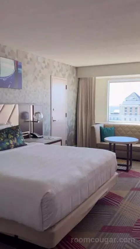South Tower Classic King bed picture #1