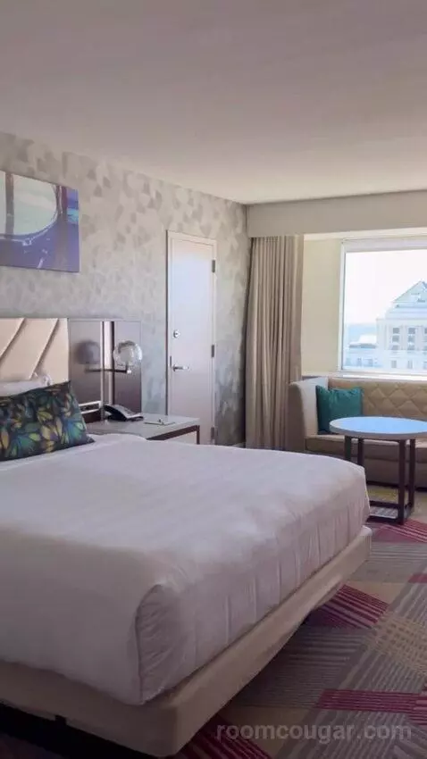 South Tower Classic King bed picture #2