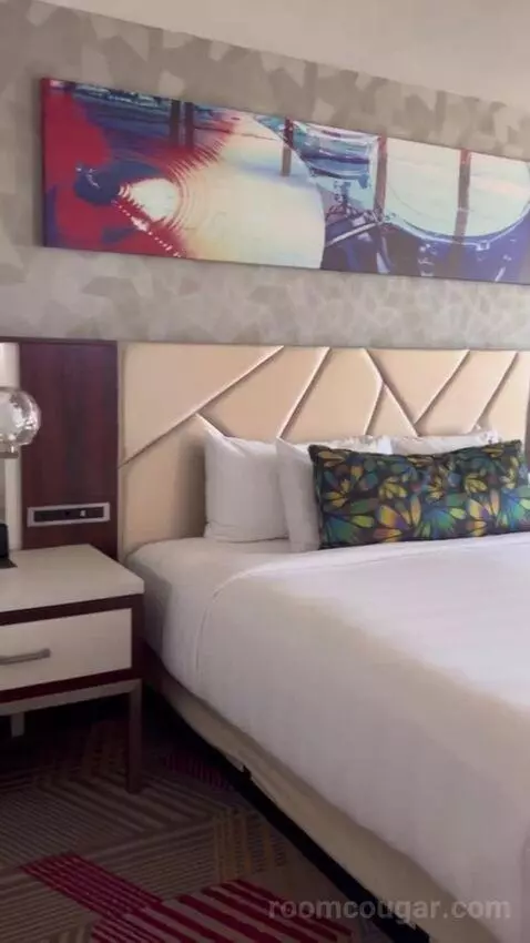 South Tower Classic King bed picture #6